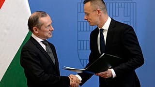 A magyar kormány kitüntette a leváltott francia nagykövetet