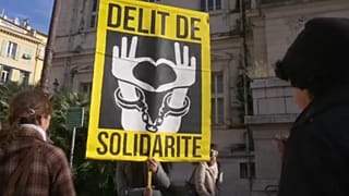 Francia, Corte costituzionale: aiutare i migranti a non è reato, vale il principio della "fraternità"