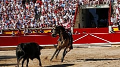 انطلاق مهرجان بامبلونا الكرنفالي في إسبانيا 