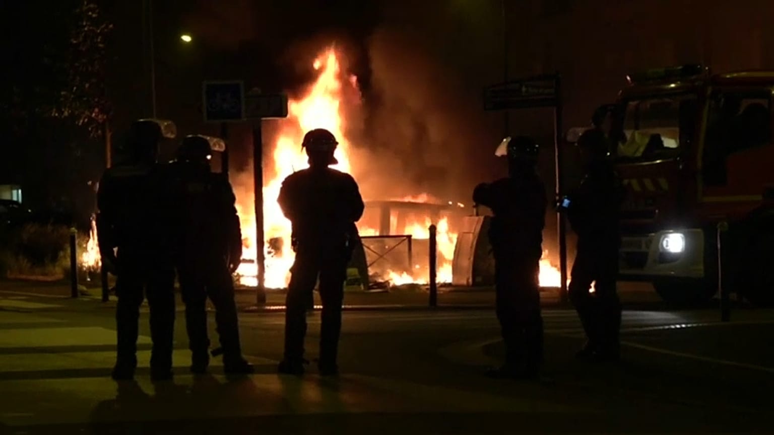 Francia: quarta notte di guerriglia a Nantes