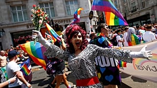 Londra si tinge d'arcobaleno per il Gay Pride