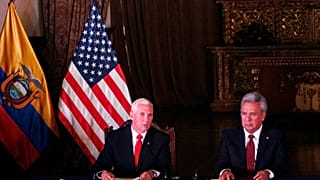 El presidente ecuatoriano, Lenín Moreno, junto al Vicepresidente de EEUU