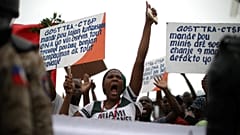 Governo haitiano suspende aumento de combustíveis depois de violentos protestos