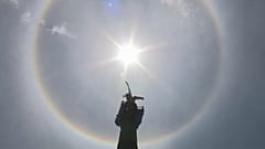 Um arco-íris à volta do sol