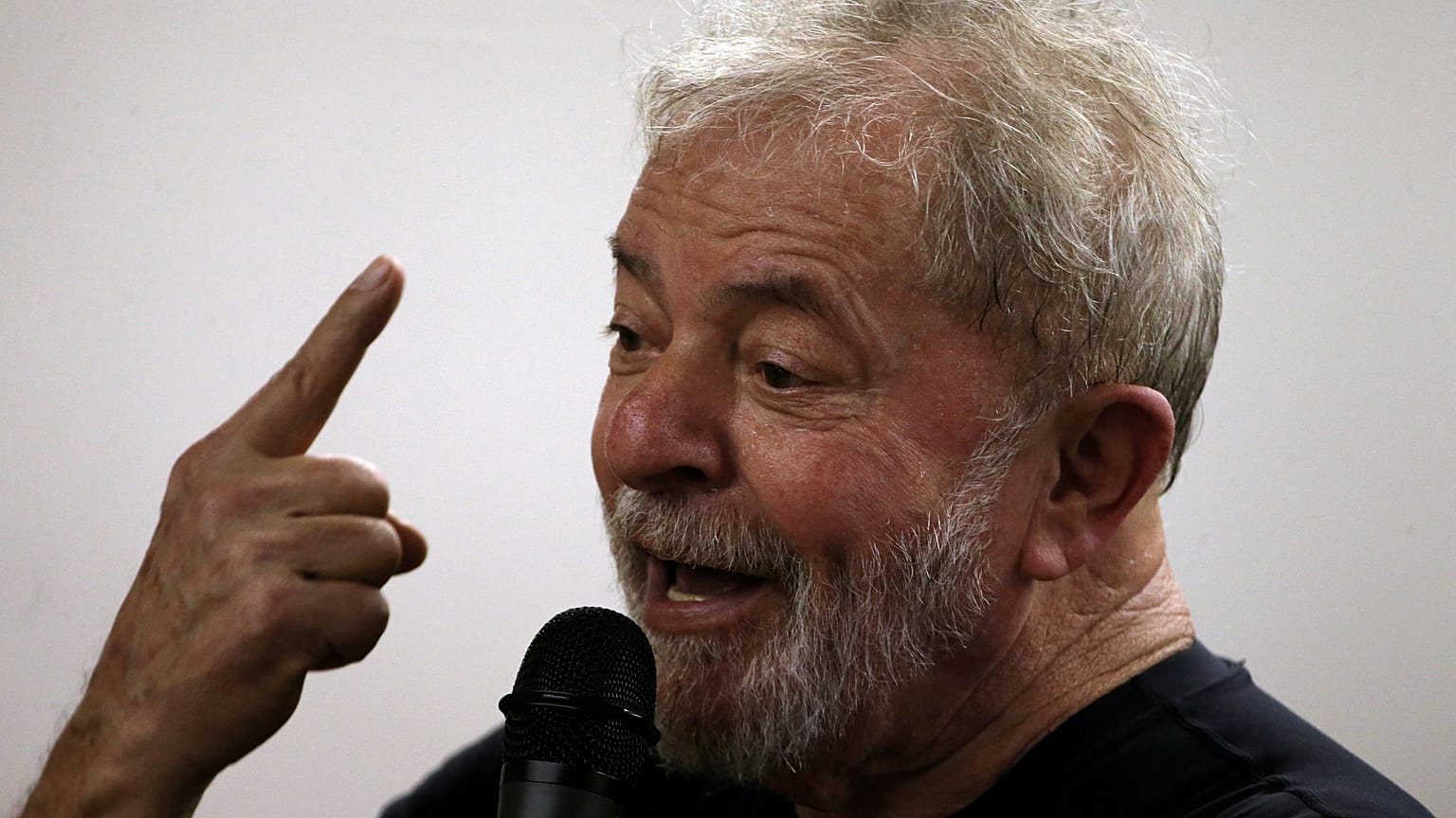 Lula seguirá en prisión tras el embrollo judicial por su liberación