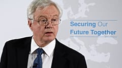 Ministro do brexit abandona governo de Theresa May