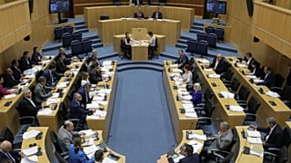 Κύπρος: Υπερψήφισε η Βουλή τα νομοσχέδια για ΜΕΔ και Συνεργατισμό