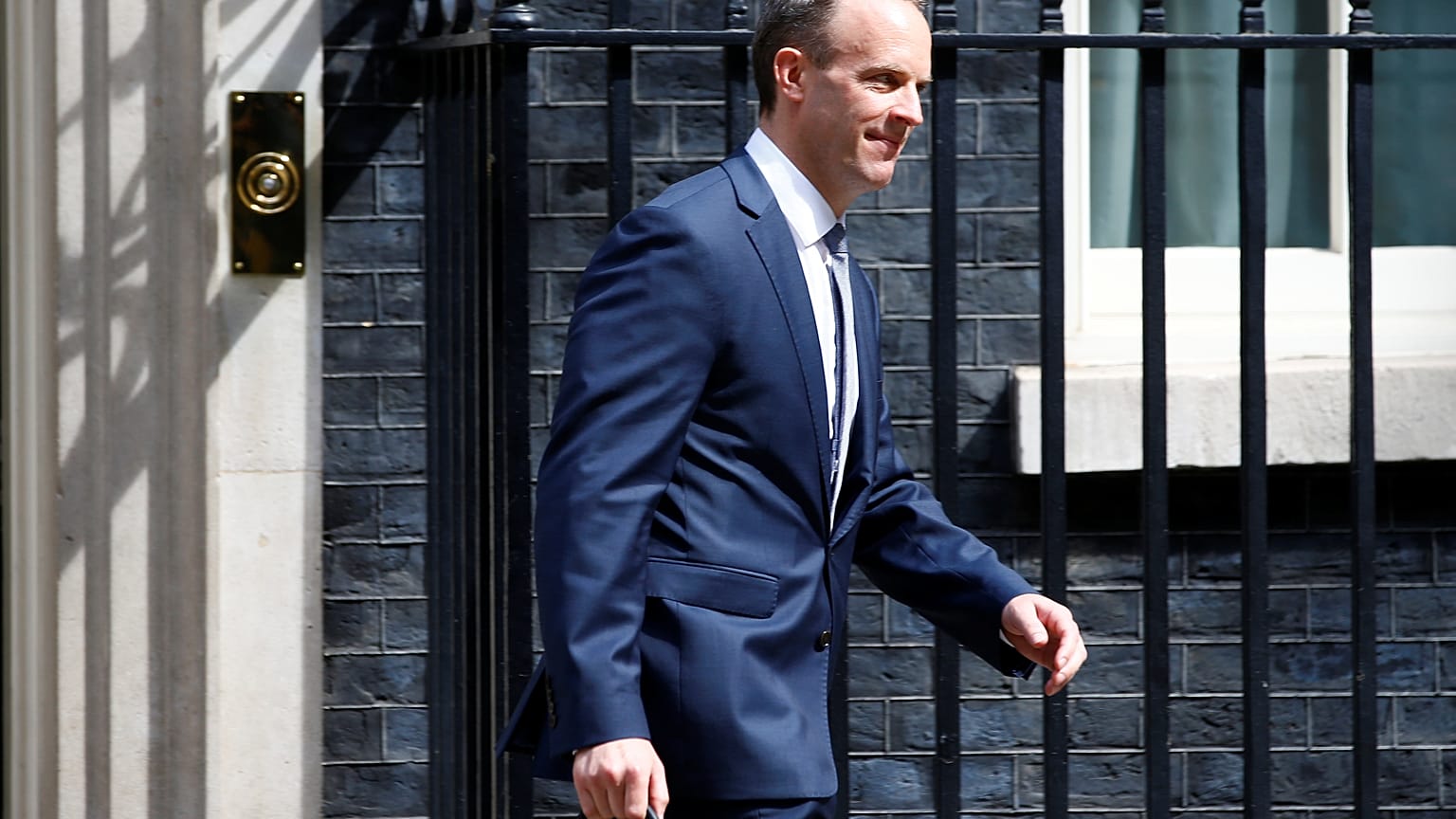 İngiltere’de Brexit sürecini artık Dominic Raab yürütecek