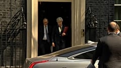 Brexit: Theresa May resiste, nonostante le dimissioni dei Ministri
