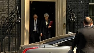 Brexit: Theresa May resiste, nonostante le dimissioni dei Ministri