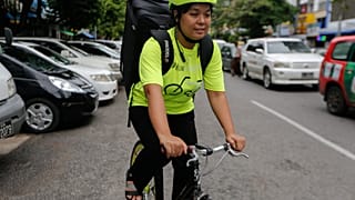 Paris : les livreurs de repas à vélo en grève pour la fin du Mondial !