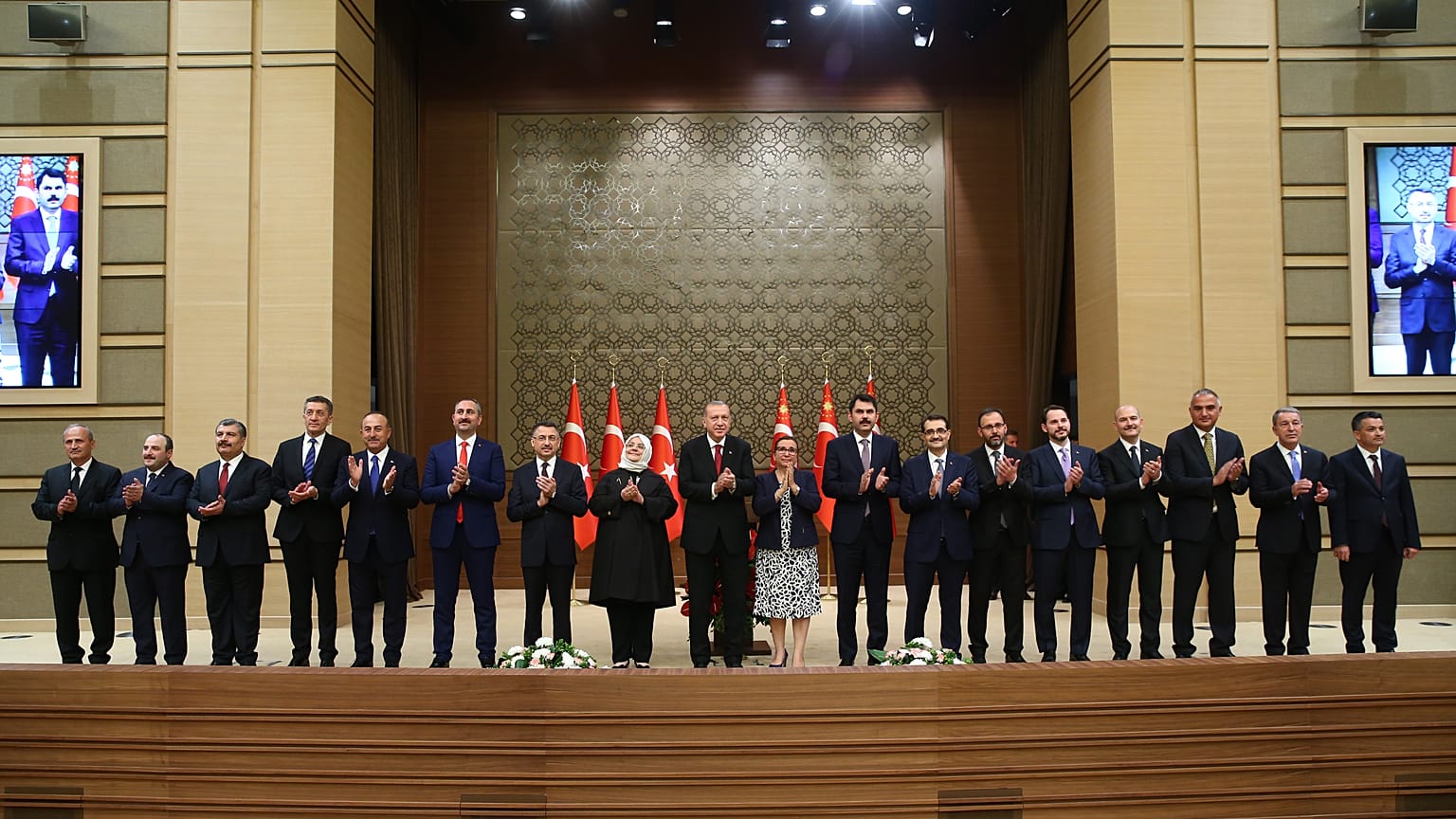 'Yeni Türkiye'nin ilk kabinesi görevde