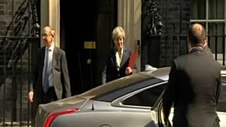 Brexit:Υπουργοί παραιτούνται, η Τερέζα Μέι παραμένει    