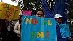 Milhares de pessoas protestam em Buenos Aires contra acordo com FMI 