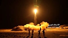 الحوثيون يعلنون إطلاق صاروخ باتجاه مدينة جازان والسعودية تعلن تصديها له 