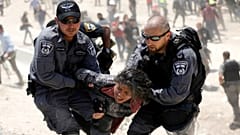 الشرطة الإسرائيلية تعتقل فتاة فلسطينية(خان الأحمر البدوية-الضفة الغربية) 