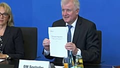 Seehofer presenta su plan maestro antiinmigración   