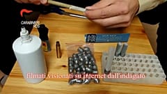 Részlet az egyik lőszerkészítést bemutató videóból