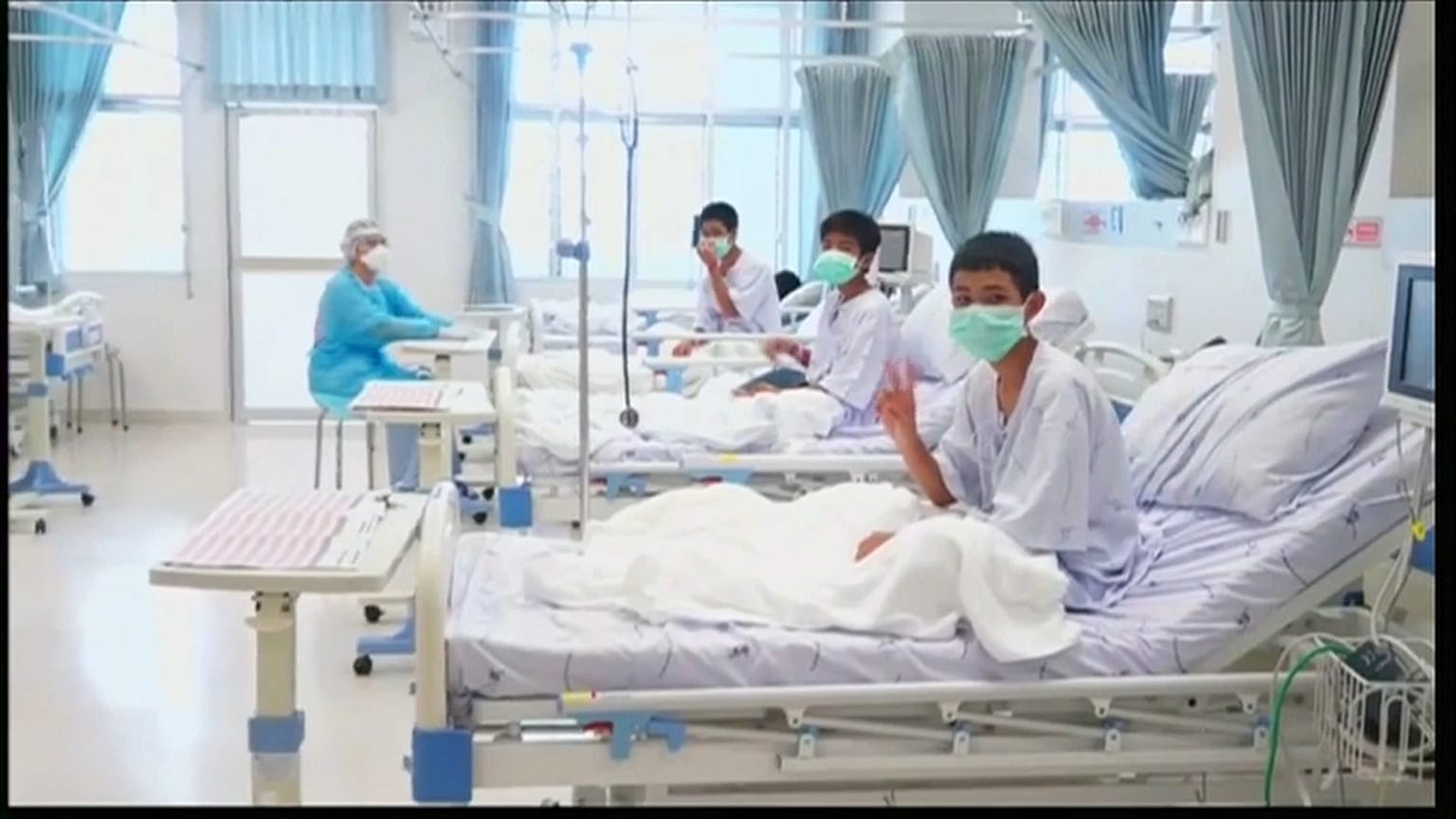 Alivio y alegría en Tailandia tras el rescate de la cueva