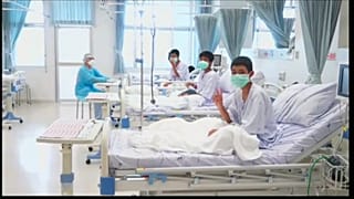 Alivio y alegría en Tailandia tras el rescate de la cueva