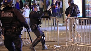Affrontements sur les  Champs-Élysées