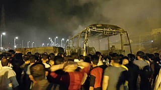 تصادف تانکر سوخت با اتوبوس در سنندج ۱۱ کشته بر جای گذاشت 