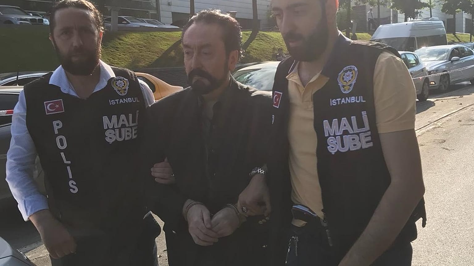 Oktar operasyonu: Mal varlıklarına el konuldu, ajanlıkla suçlanıyor