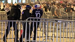 La fiesta acaba mal en París