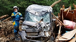 Autoridades japonesas iniciam operações de limpeza