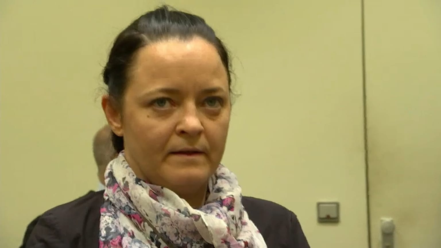 Justiça alemã condena neonazi a prisão perpétua