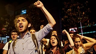 بازداشت دانشجویان در ترکیه برای حمل کاریکاتوری درباره اردوغان