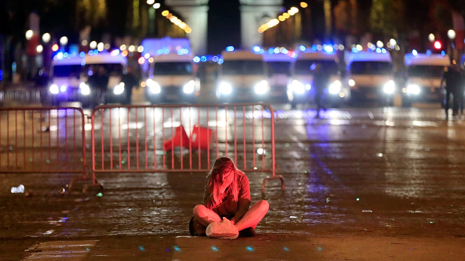 Violentos enfrentamientos en Francia después del partido contra Bélgica
