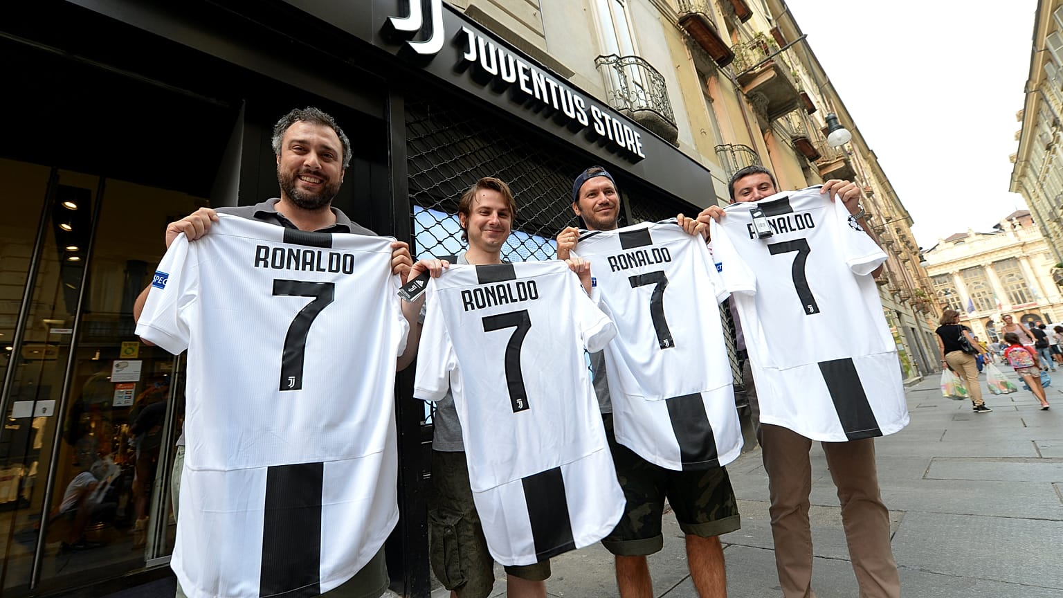 Greves, vendas e ansiedade. O 'efeito CR7' agita Itália