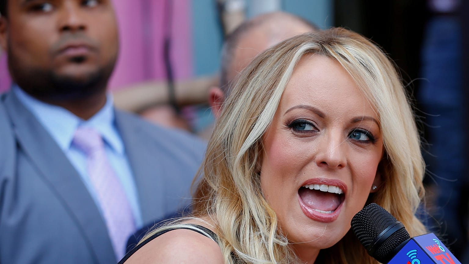 Stormy Daniels: Aus der Haft in den Stripclub