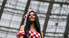 الفيفا يريد منع بث صور المشجعات المثيرات على مدرجات الملاعب