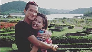 "A szívemben élsz" - szívszorító, ahogy férjét gyászolja a thai búvár fiatal özvegye