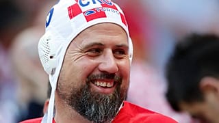 ¿Por qué la afición croata usa gorros de waterpolo?
