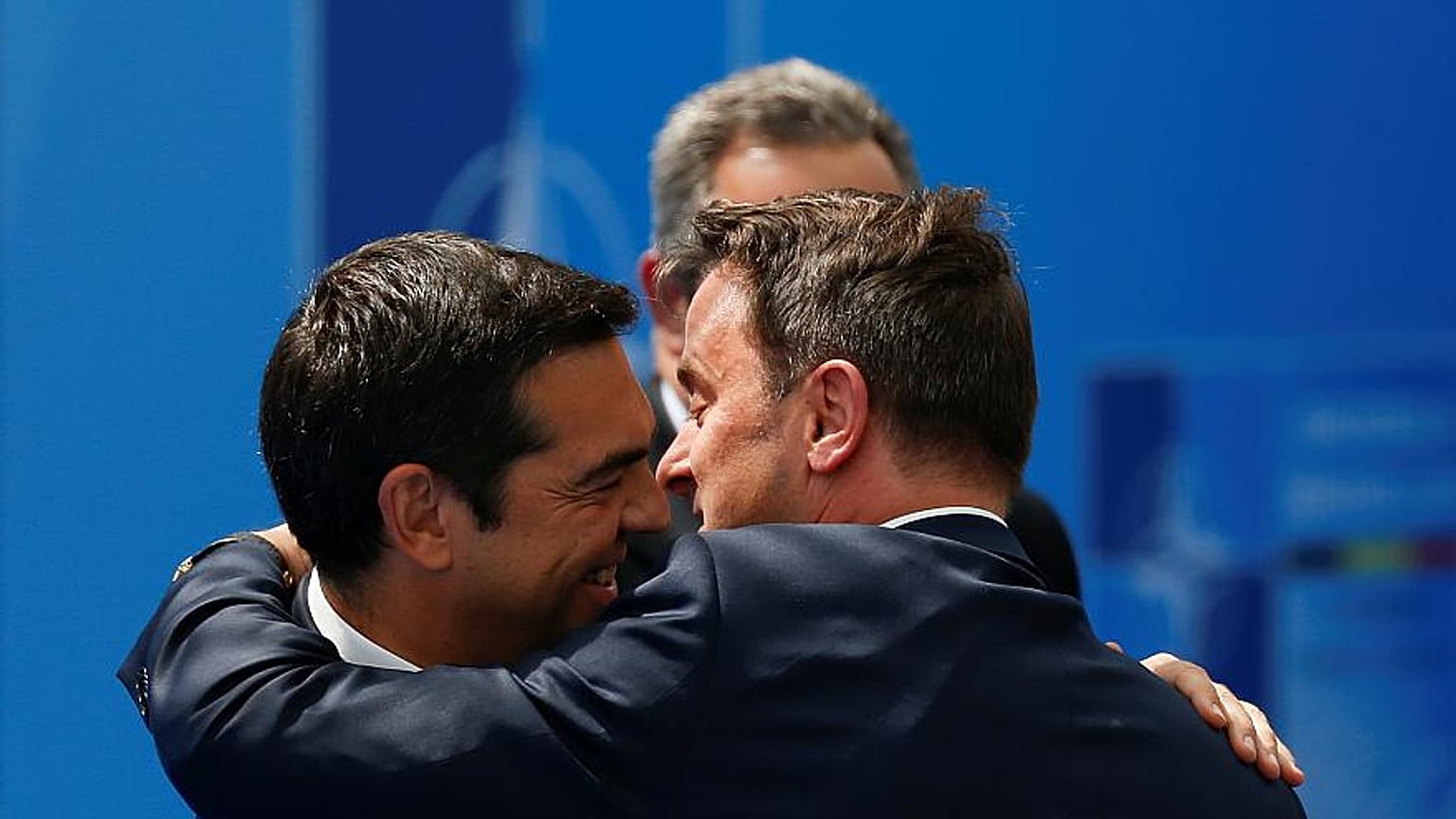 Tspiras und sein Amstkollege aus Luxemburg beim NATO-Gipfel