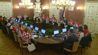 Les ministres croates portent le maillot à damier lors du conseil