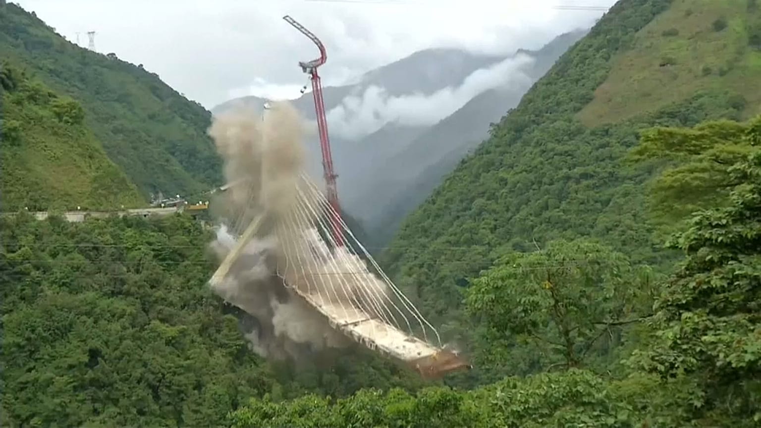 Ponte Chirajara foi completamente destruída
