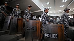 عناصر من الشرطة المصرية في قاعة محكمة - أرشيف رويترز