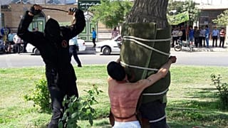 الشاب تلقى 80 جلدة على الملأ