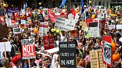 MIlhares manifestam-se contra a visita de Trump ao Reino Unido