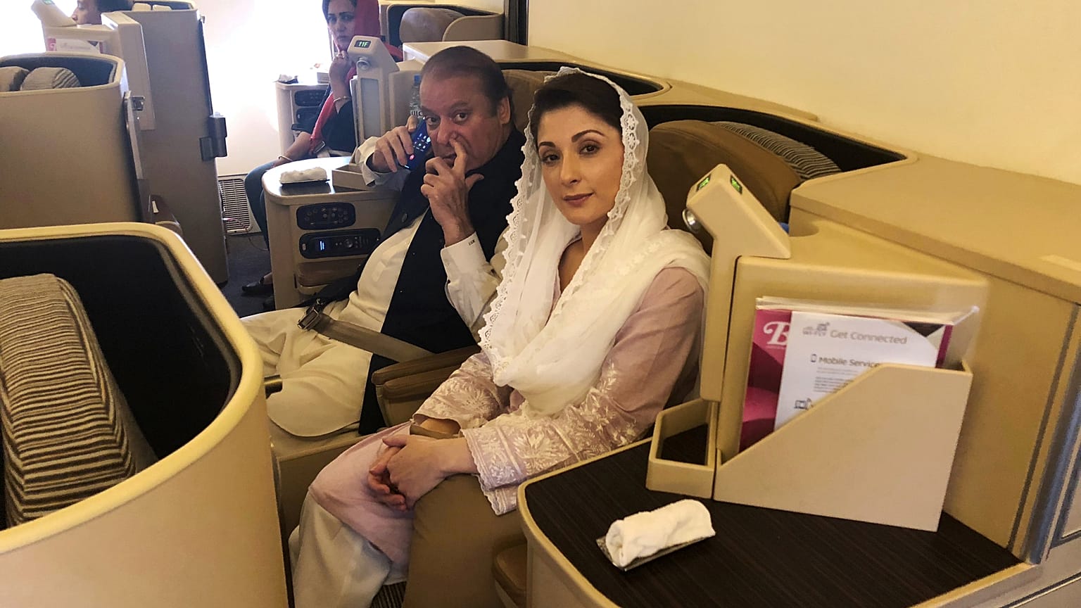 نواز شریف، نخست وزیر پیشین پاکستان در بدو ورود به لاهور بازداشت شد