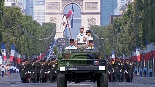تصادف دو موتور پلیس در رژه روز ملی فرانسه 