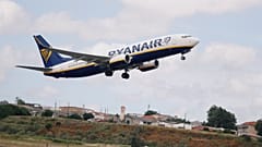 Aterragem de emergência de avião da Ryanair leva 33 ao hospital