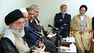 رهبر ایران: روابط با شرق و غرب باید تقویت شود
