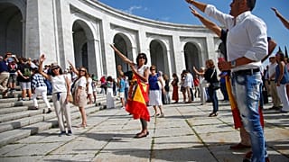 Manifestación contra el traslado de los restos de Franco