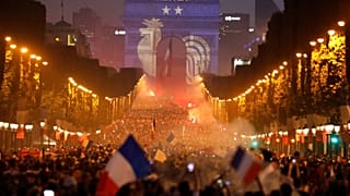 La France célèbre la victoire et attend ses héros !