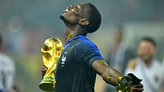 Paul Pogba avec la Coupe du monde, au comble du bonheur